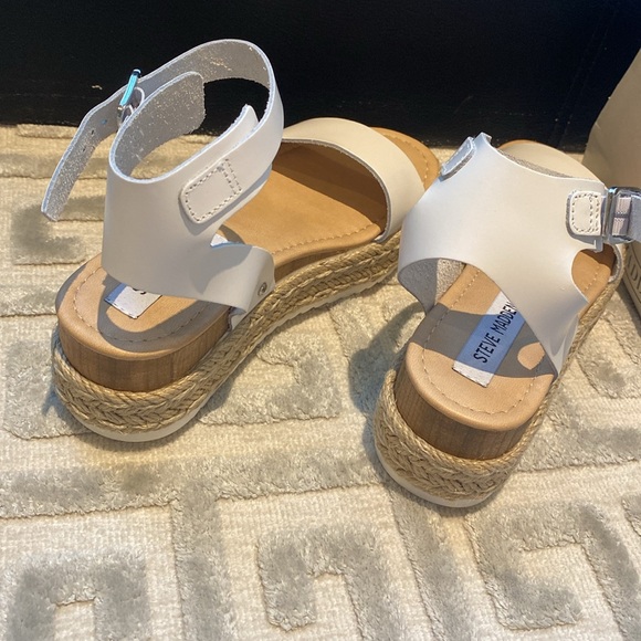 Platform Sandals - Picture 2 of 3